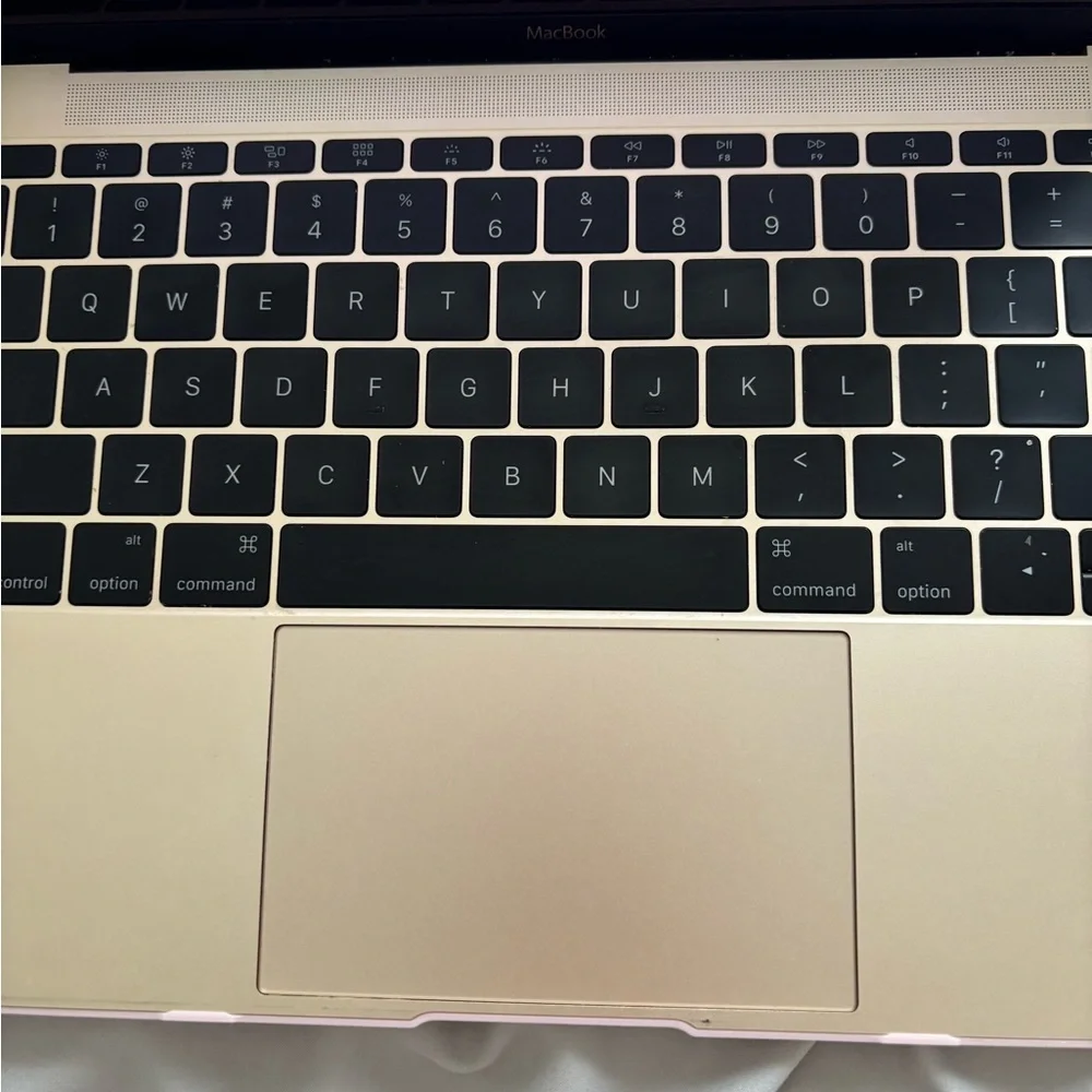 Apple MacBook 12-inch in Rose Gold and Silver